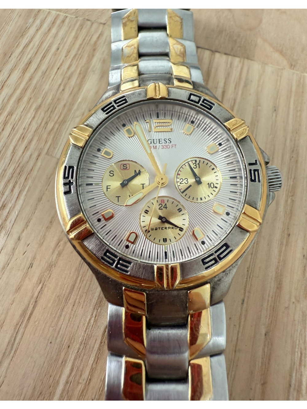 Guess mens waterpro two-tone watch NEW BATTERY